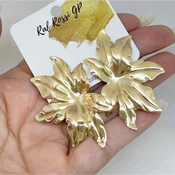 Gold Filled Leaf Studs earrings - Picture 3 of 3